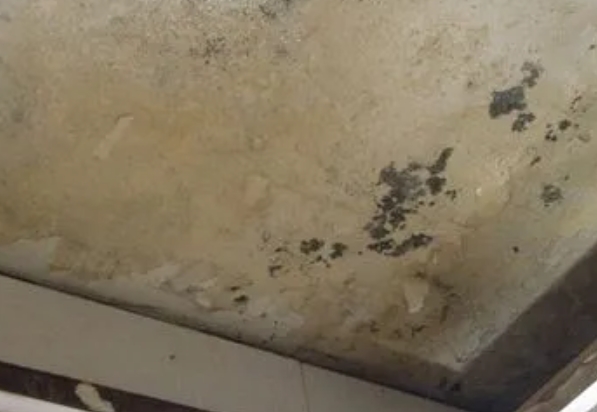 达日阳台漏水维修公司分享下达日卫生间渗水维修需要注意哪些问题。